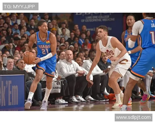 勇士与骑士激战1月17日NBA赛场再现经典对决引发球迷热议 勇士与骑士激战1月17日NBA赛场再现经典对决引发球迷热议