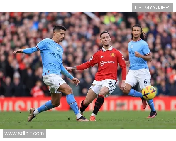 坎塞洛在足球场上的蜕变与成长之路探讨 坎塞洛在足球场上的蜕变与成长之路探讨