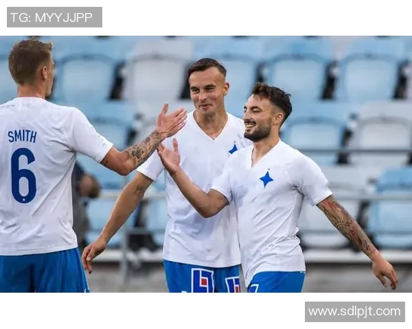 天狼星与诺科平的精彩对决揭示足球战术与团队协作的魅力 天狼星与诺科平的精彩对决揭示足球战术与团队协作的魅力