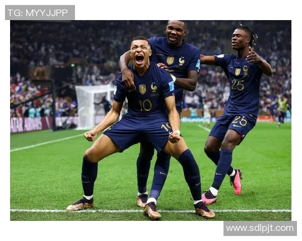 姆巴佩领衔法国队冲击世界杯冠军前景分析与个人发展路径探讨 姆巴佩领衔法国队冲击世界杯冠军前景分析与个人发展路径探讨