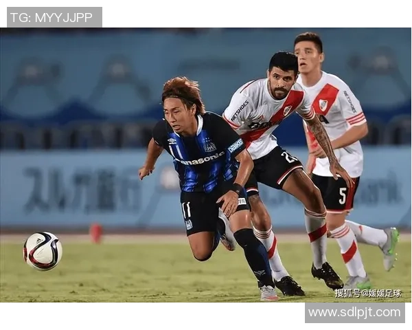 樱花与鸟栖沙岩的激情对决揭示足球魅力与团队精神的完美结合 樱花与鸟栖沙岩的激情对决揭示足球魅力与团队精神的完美结合