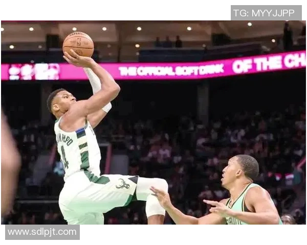 火箭队与雄鹿队精彩对决比赛录像回顾与精彩瞬间分析 火箭队与雄鹿队精彩对决比赛录像回顾与精彩瞬间分析