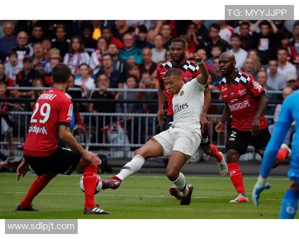 甘冈与瓦朗谢激战正酣谁能在法甲赛场上笑到最后 甘冈与瓦朗谢激战正酣谁能在法甲赛场上笑到最后